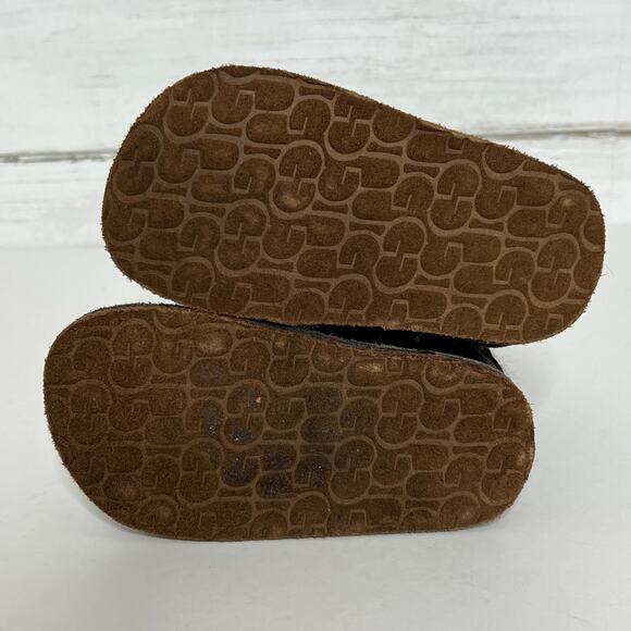 UGG Baby Boo Booties Size 4/5 Brown Leather Crib Shoes Style 1979 - Picture 4 of 9
